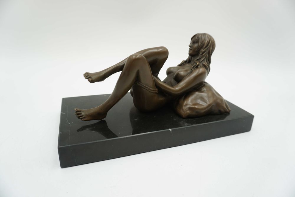 FIGURA Z BRĄZU akt naga kobieta