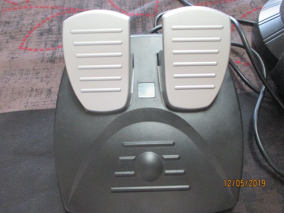 Volante e pedais Roadstar para consola
