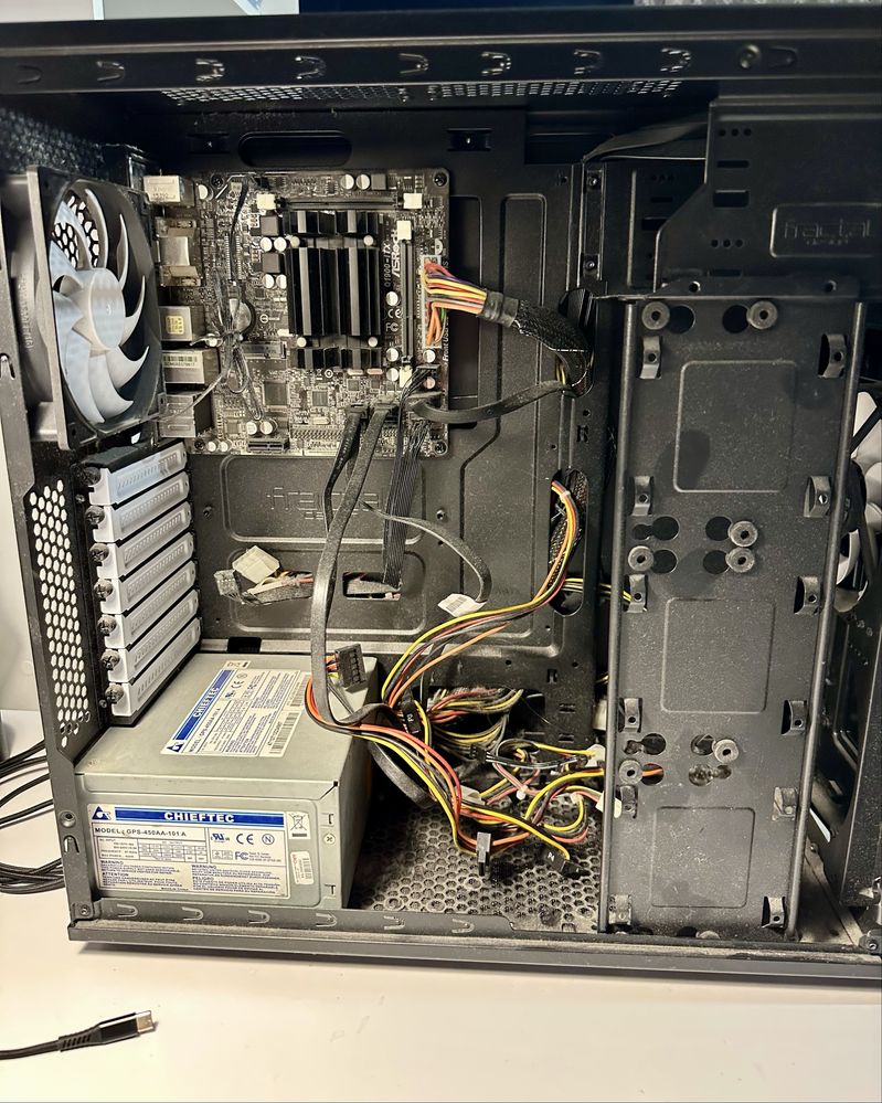 Obudowa komputerowaFractal Design Core 2300
