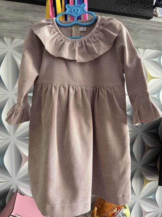 Гарна сукня на дівчинку, розмір 104-110