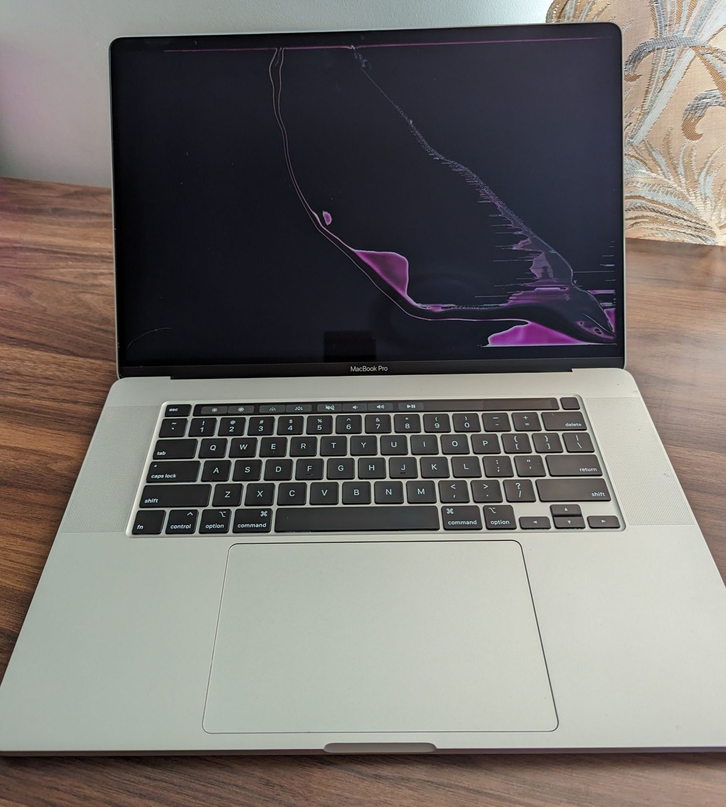 MacBook Pro 16 2019 16/512gb Radeon pro 5300m 4gb