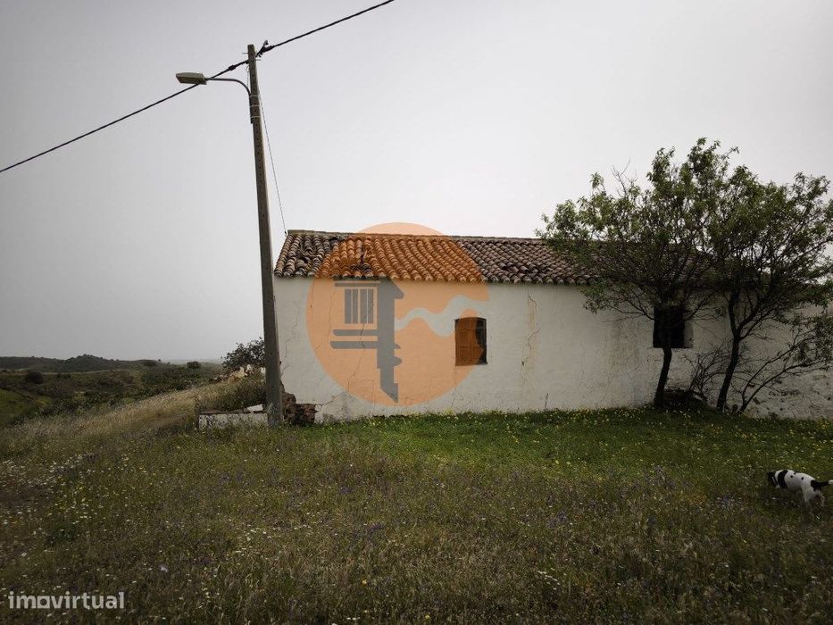 Terreno Com 7.040 M2 - Urbano De 320 M2 - Para Reconstruir - Campei...