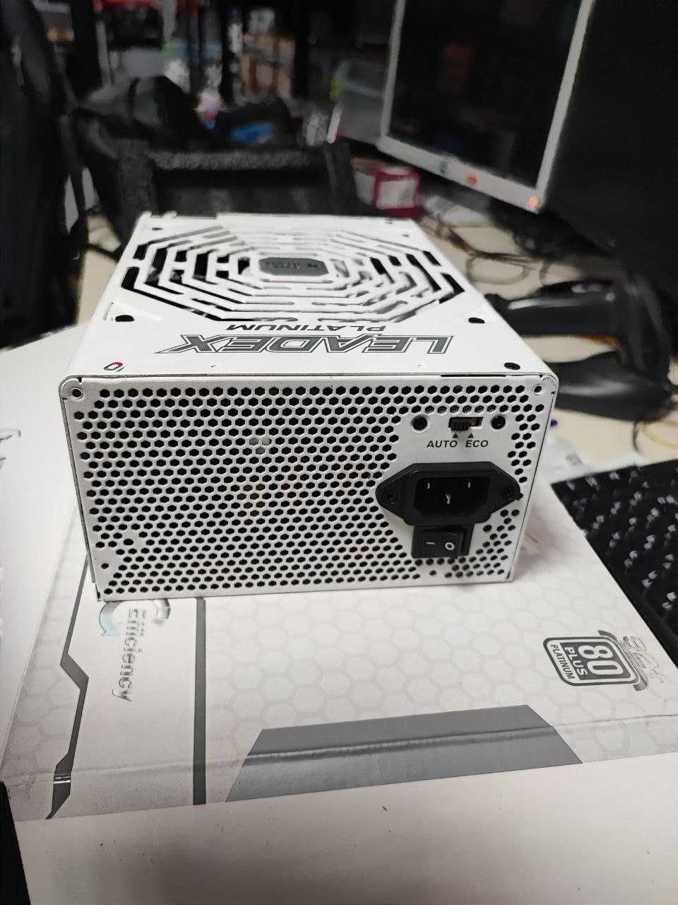 стильний блок живлення 1200W Super Flower Leadex Platinum White