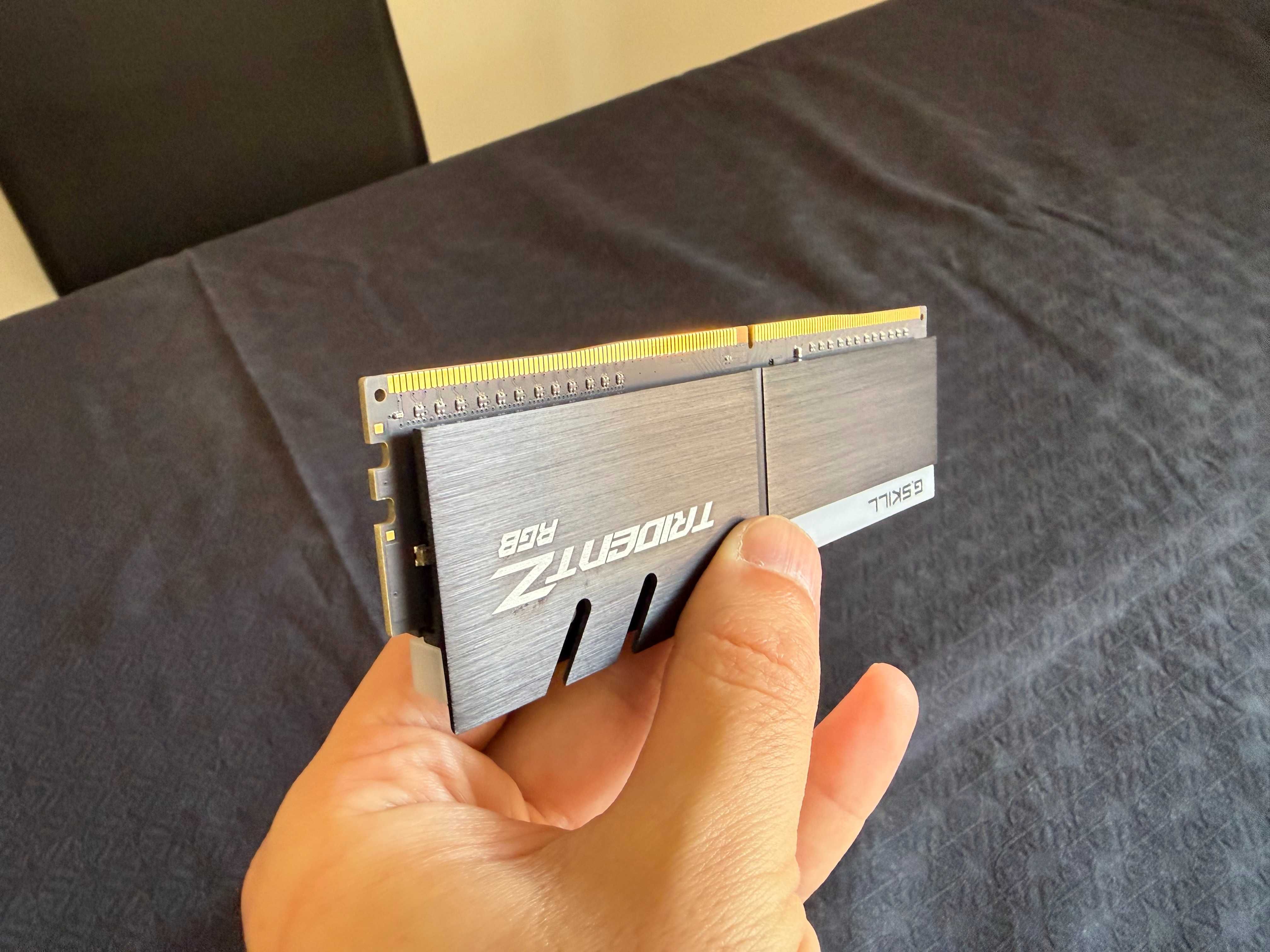 Memória RAM G.SKILL Trident Z RGB 16GB (2x8GB) DDR4-3600MHz CL18 Preta