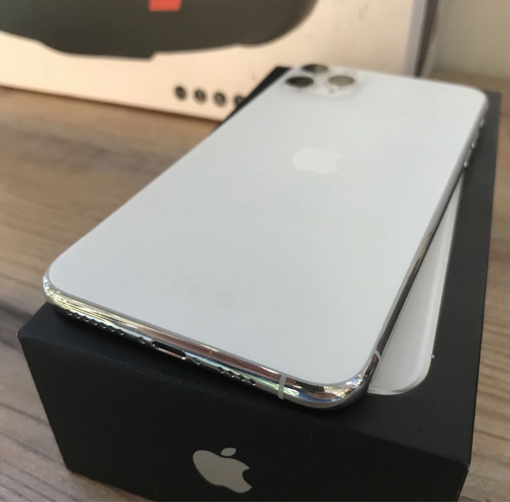 Apple iPhone 11 Pro Max 256gb Silver Neverlock стан нового.