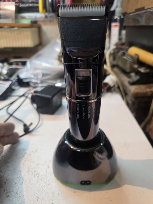 Акумуляторна машинка для стрижки