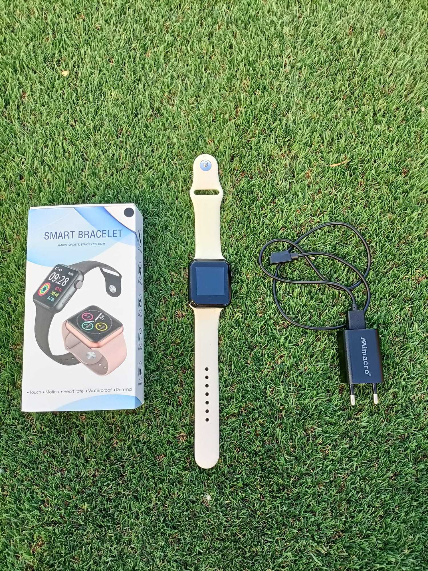 Relógio digital com bracelete removível