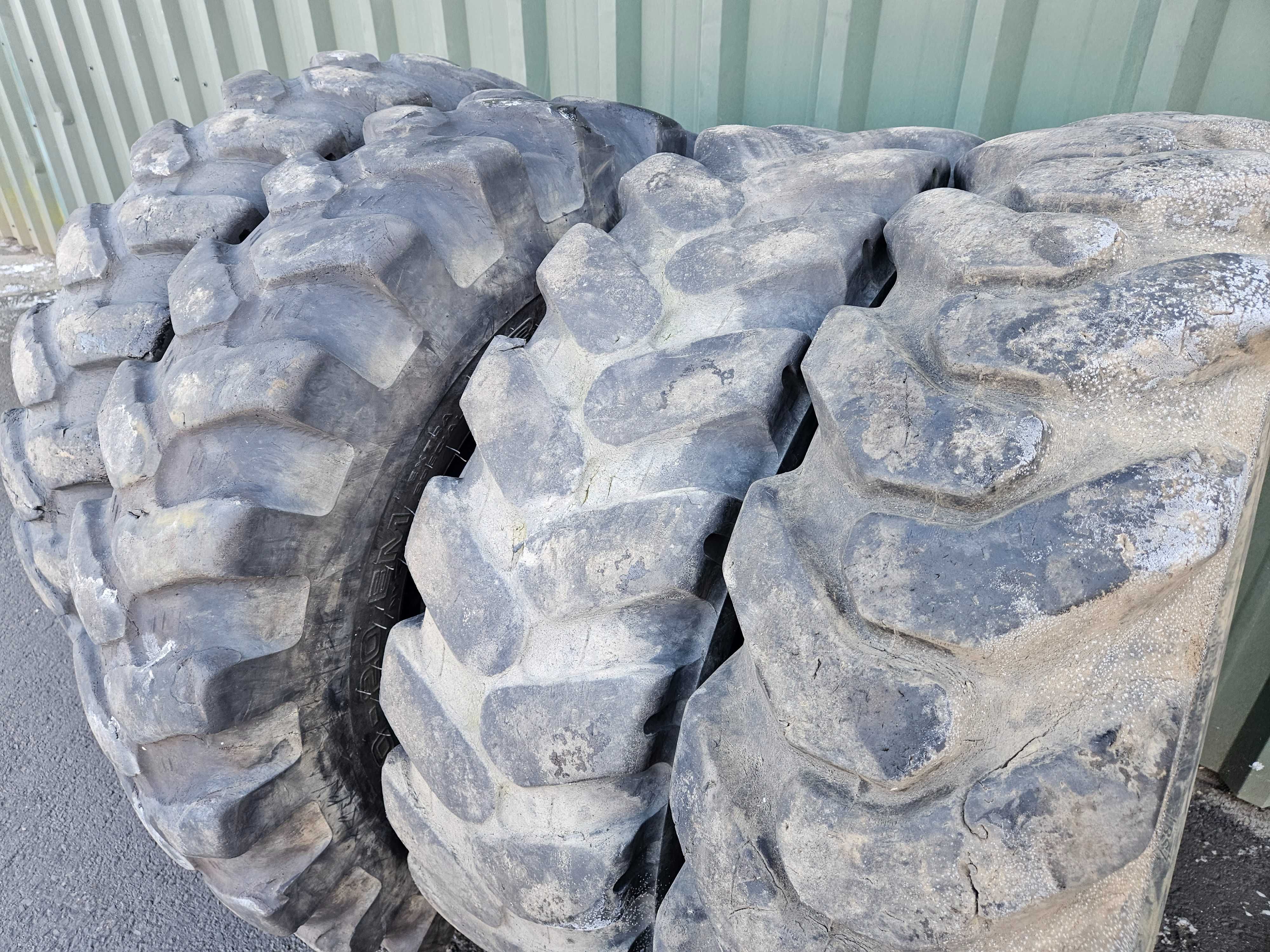 Opona Opony Mitas 11.00 11,00 - R 20 Sztuki Solideal Dunlop 11.00-20