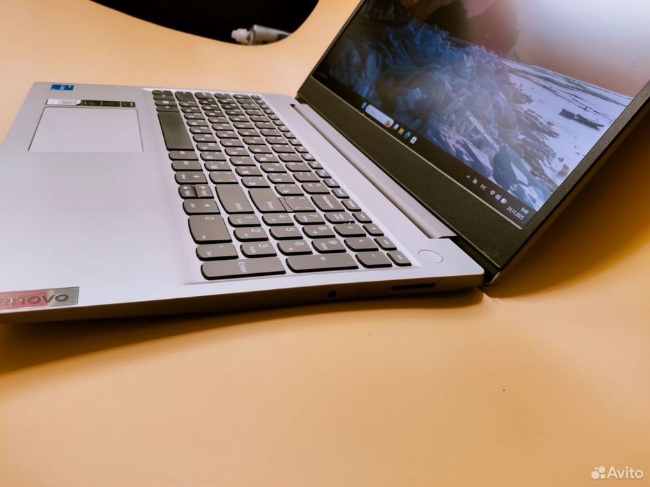 Ноутбук Lenovo i5 як новий