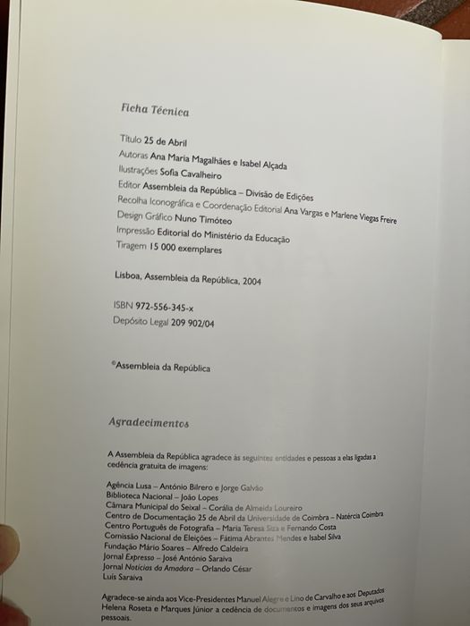 Livro sobre o 25 de Abril