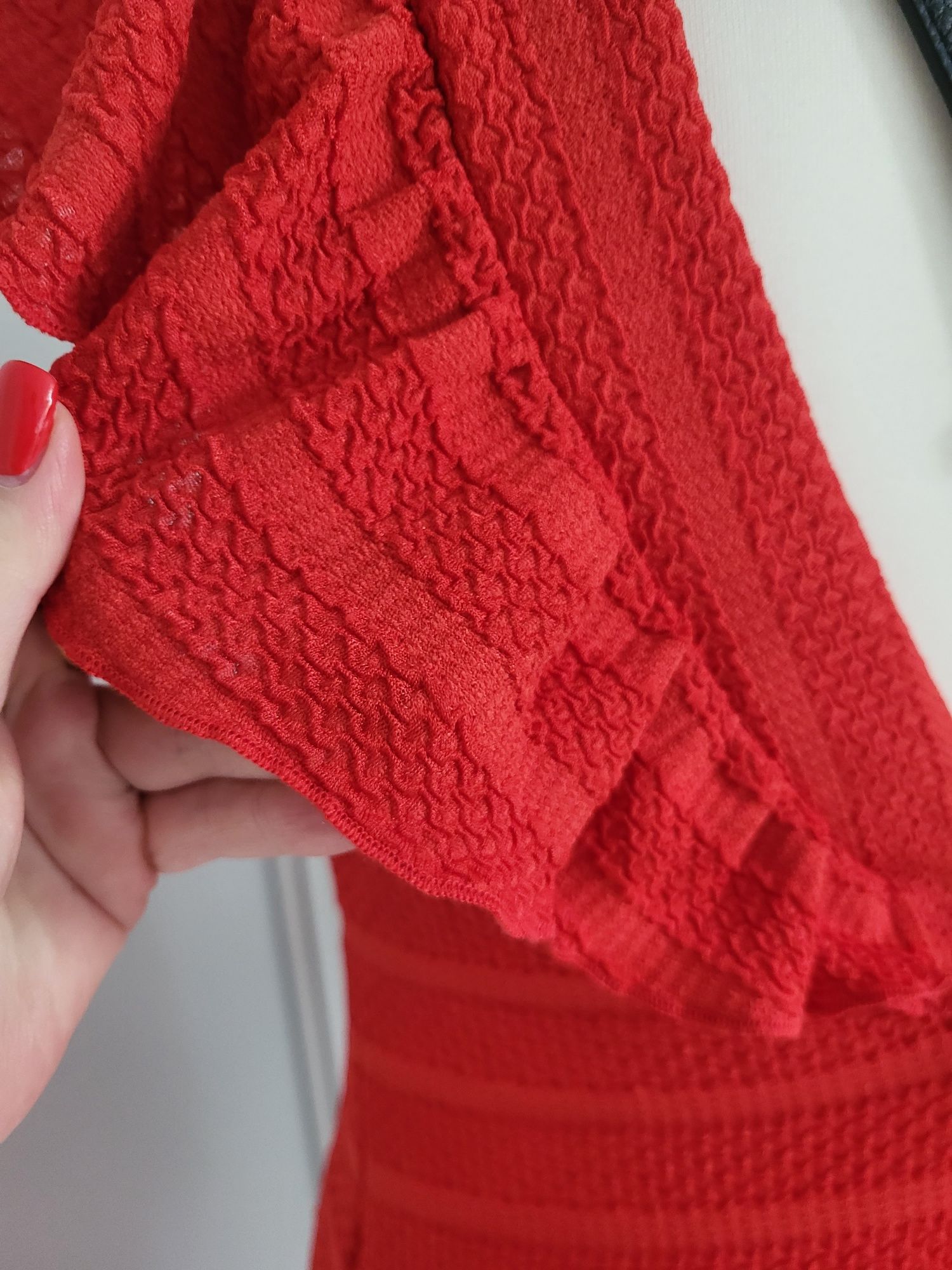 Sukienka maxi czwrwona koronkowa azurkowa elastan z falbankami