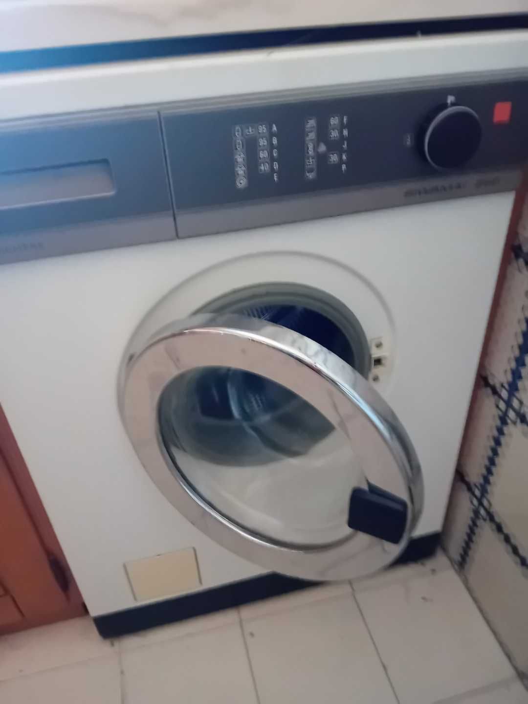 Máquina de lavar roupa Siemens