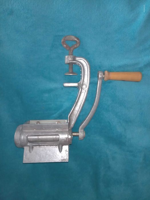 Sprzedam maszynkę do robienia makaronu jak na zdjęciach