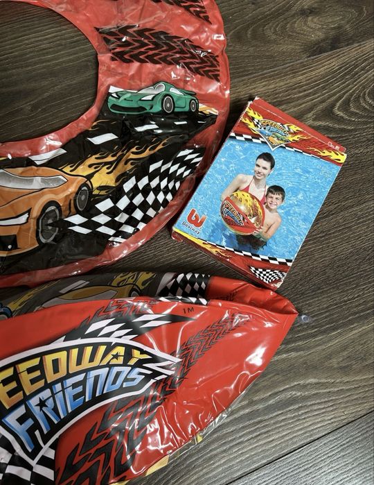 Zestaw w auta piłka plażowa i koło do pływania Bestway Speedway friend