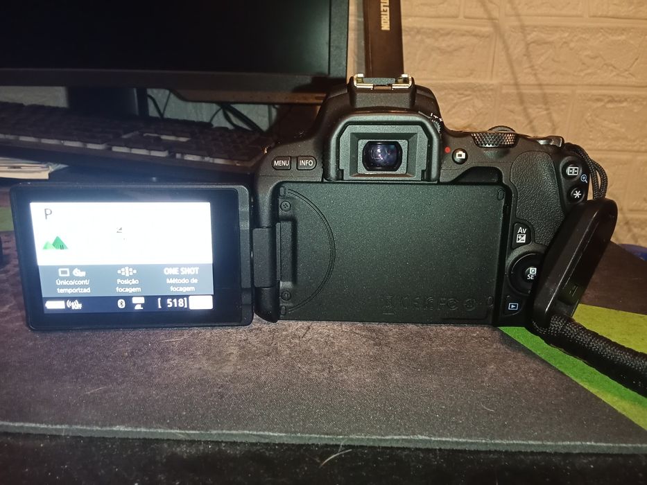 Câmera Canon EOS 200d