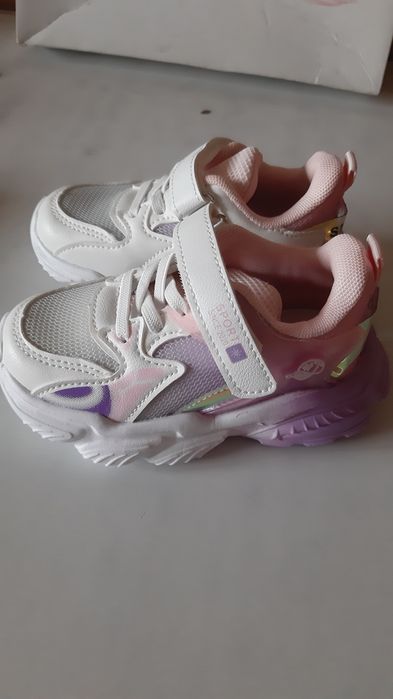 Кросівки на дівчинку