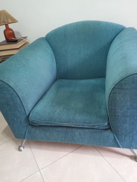 Sofá de sala ou quarto.