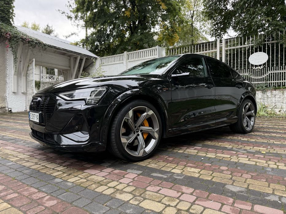 Audi E-Tron S Sportback (S line)