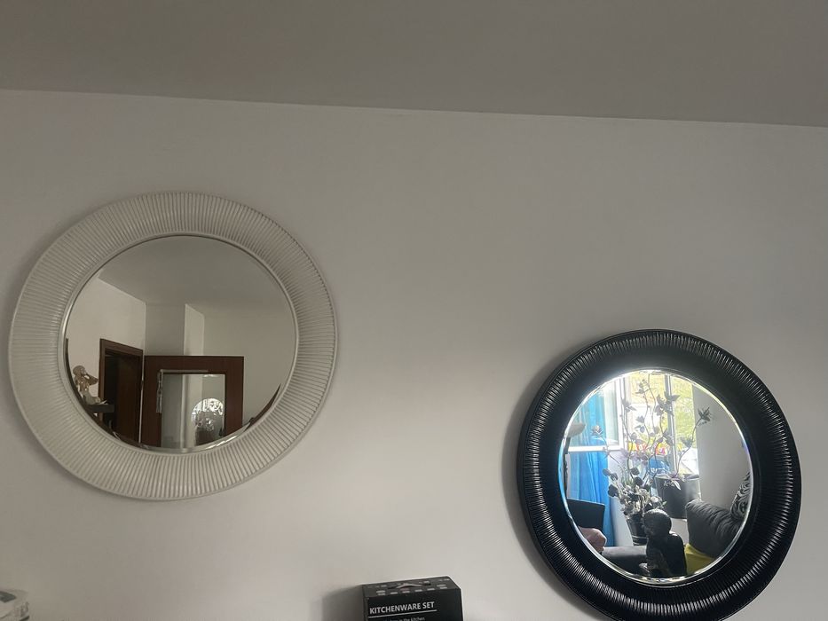 Moveis e espelhos de sala