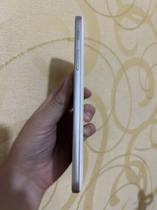 Планшет Samsung Galaxy Tab 3  повністю функціональний.
