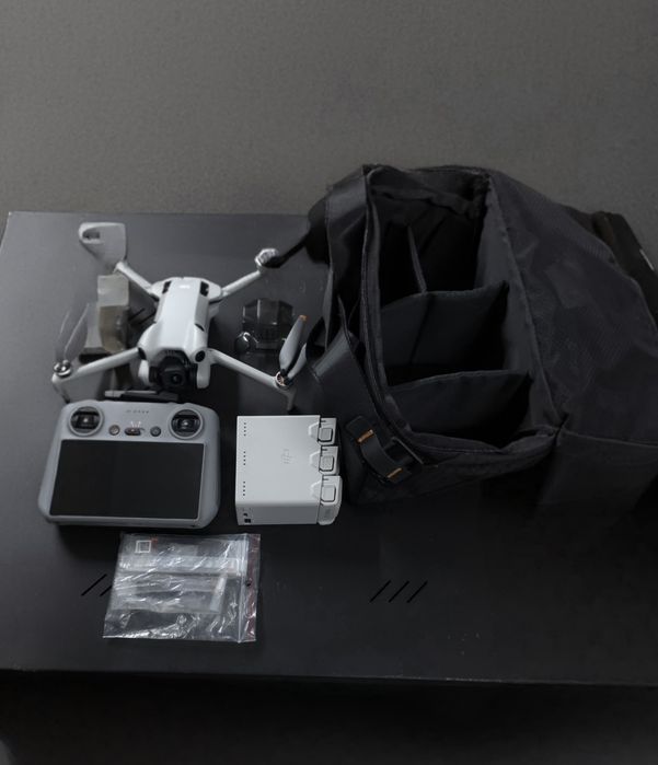 DJI Mini 4 Pro Fly More Combo z aparaturą RC2 Stan Idealny!