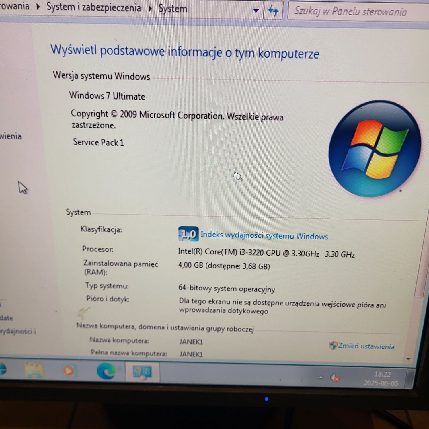 Komputer stacjonarny z monitorem