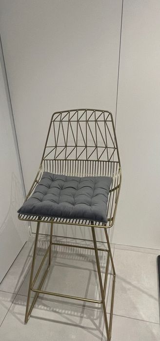 Dwa Złote krzesła  barowe