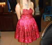 Sukienka rozkloszowana czerwona 38M