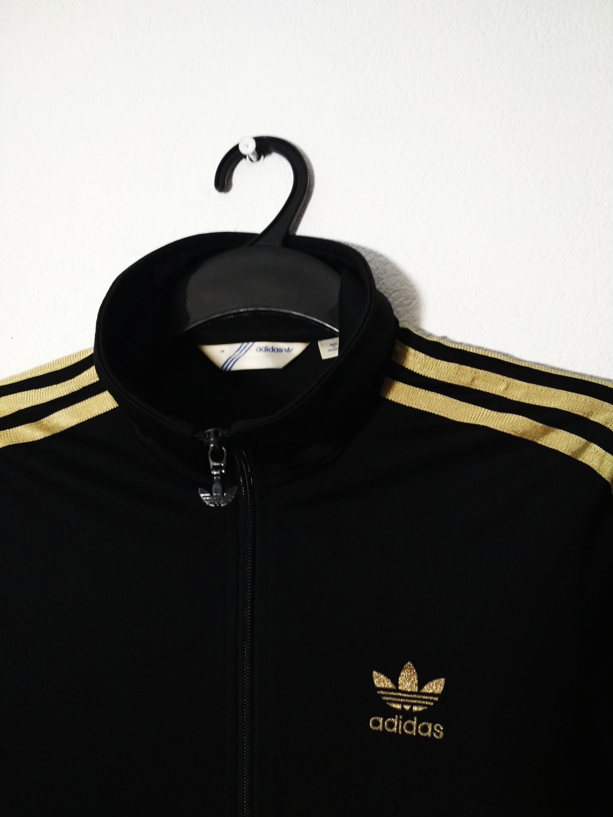 Adidas rozpinana czarna bluza ze złotym logo unisex