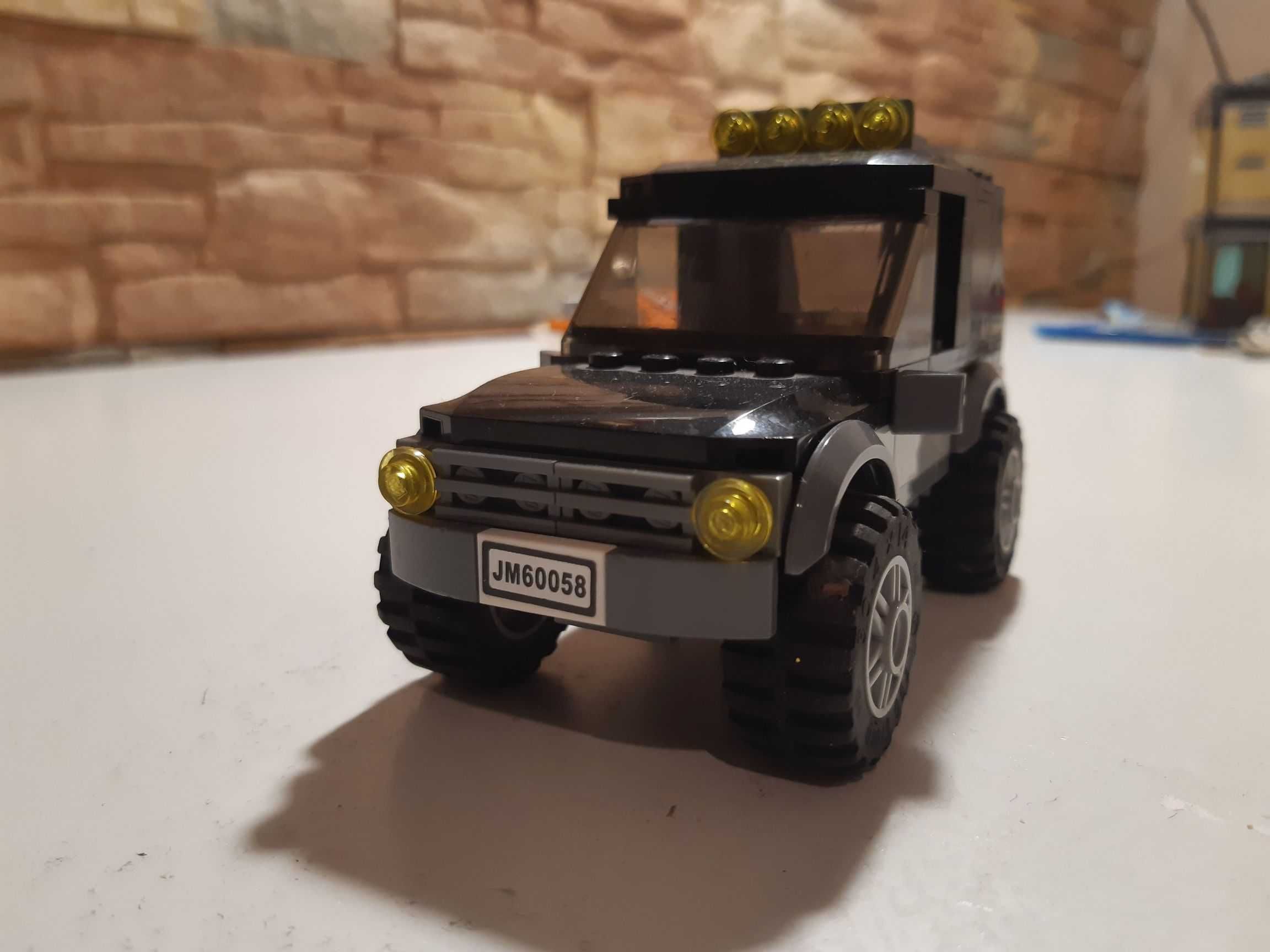 Lego City Jeep z przyczepą i motorówką