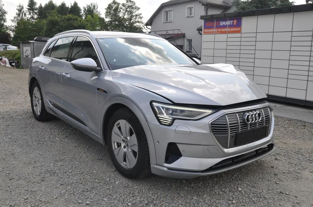 Audi e-tron s-line kamery 360 alkantara virtual kokpit ful led pneumatyka