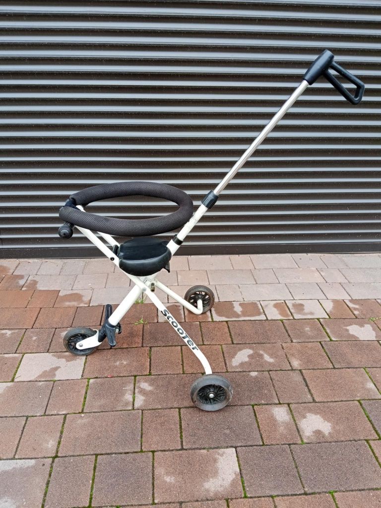 Wózek pchacz trójkołowy scooter