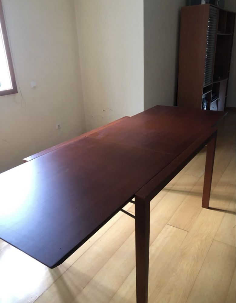 Mesa em cerejeira extensivel com 3 cadeiras