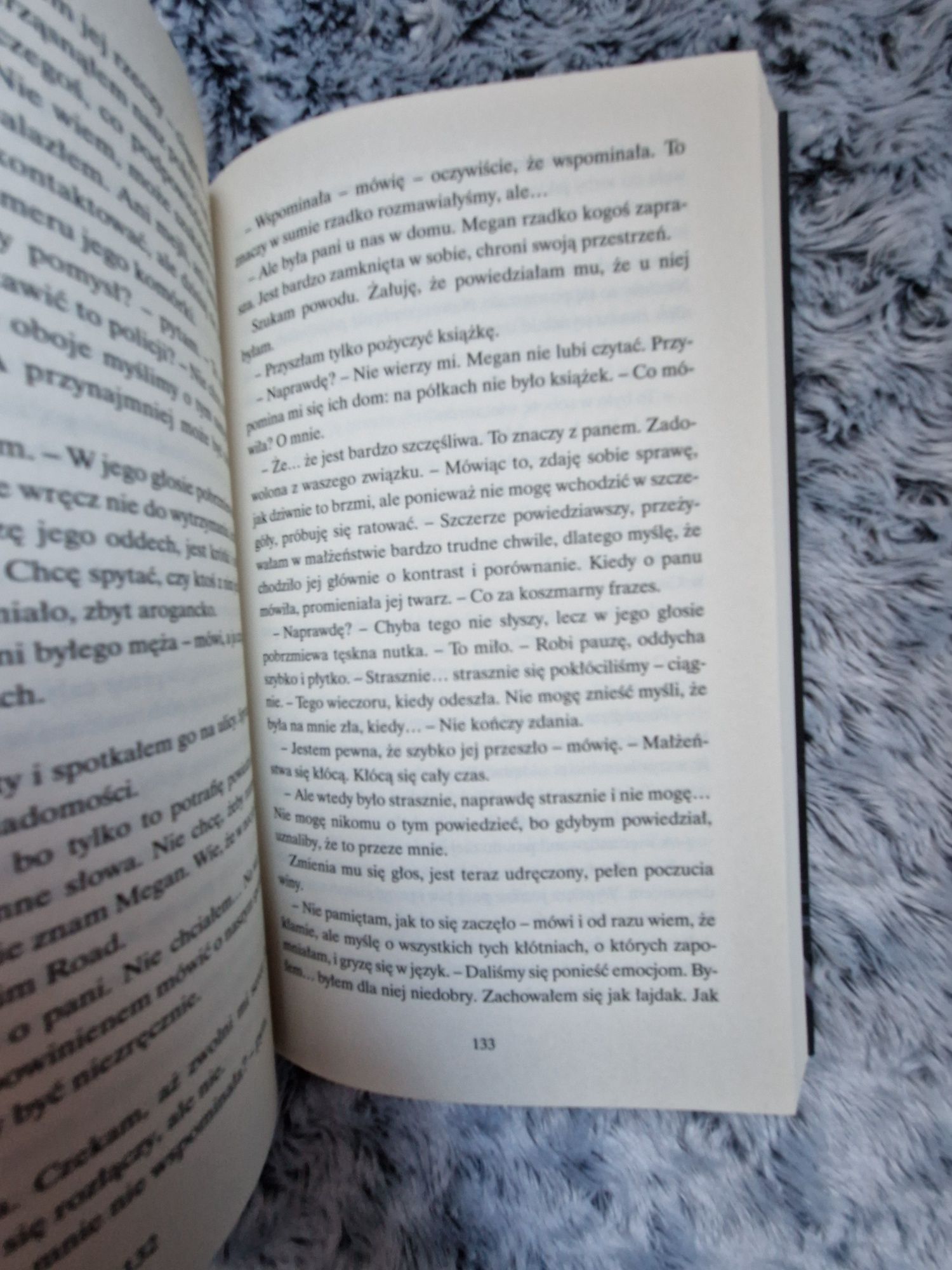 Paula Hawkins  - Dziewczyna z pociągu