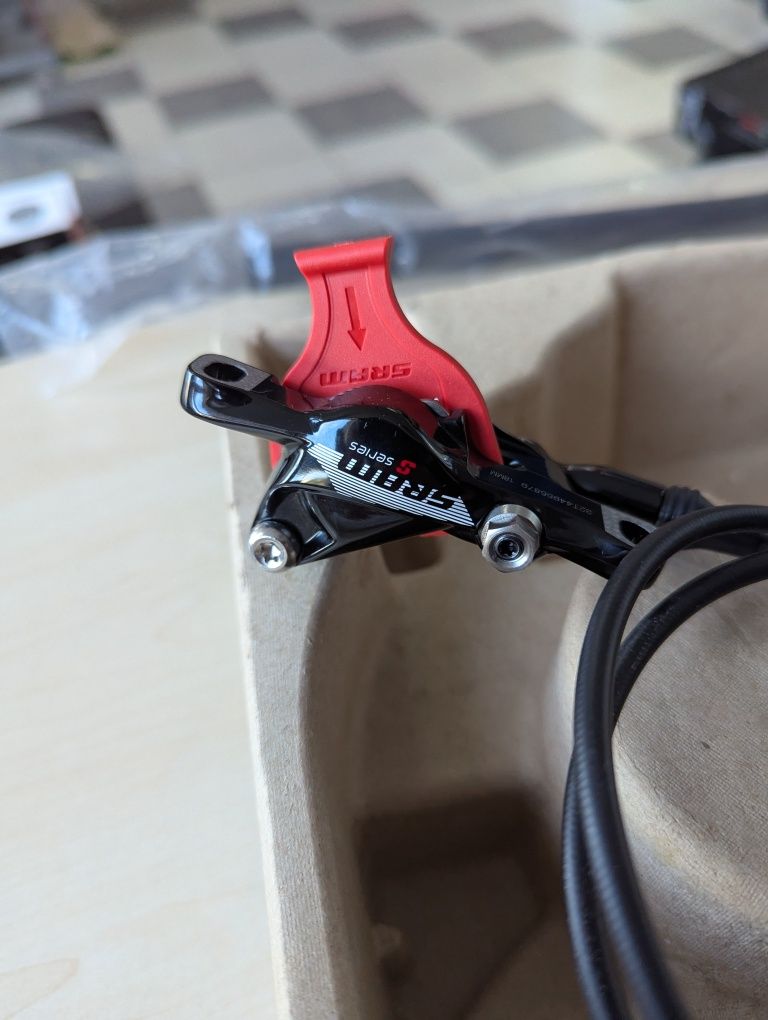 SRAM S700 Klamkomanetka szosowa 2 rz. lewa hydrauliczna 950mm