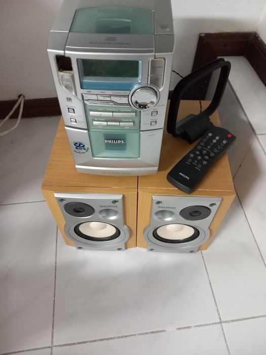 Aparelho de música Philips (avariado) + 2 colunas