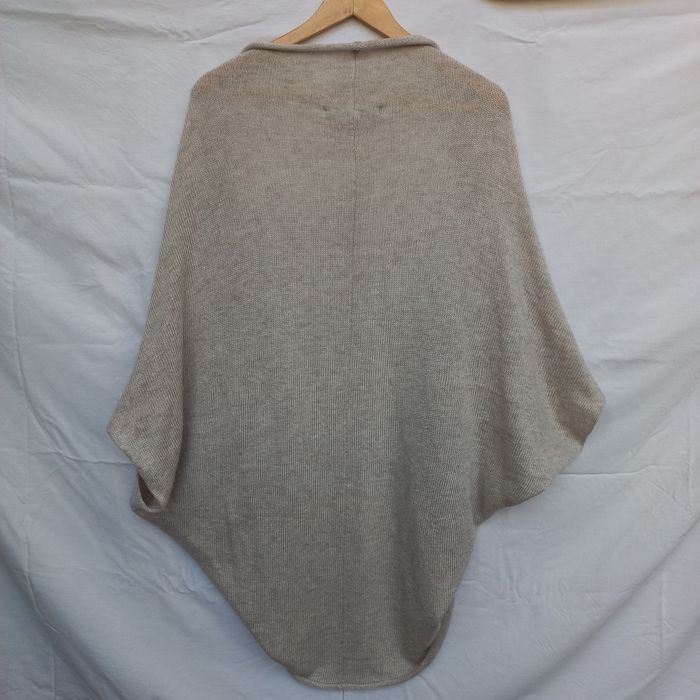 Casaco unisexo bege modelo morcego Tam. M