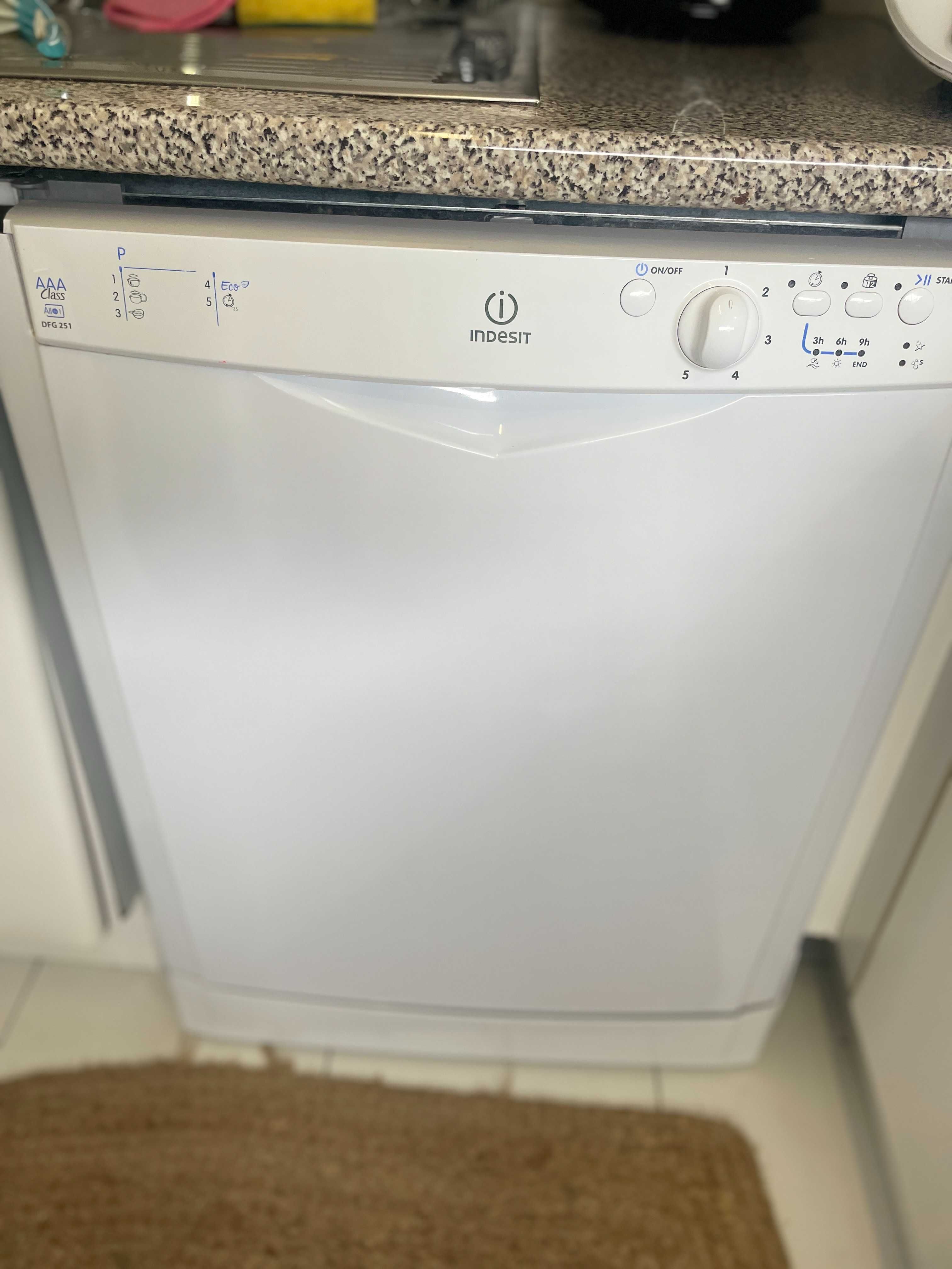 Maquina de Lavar Loiça - INDESIT