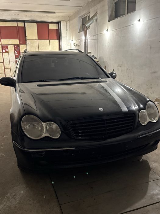 Продам мерседес W203 2.2 дизель разобраный