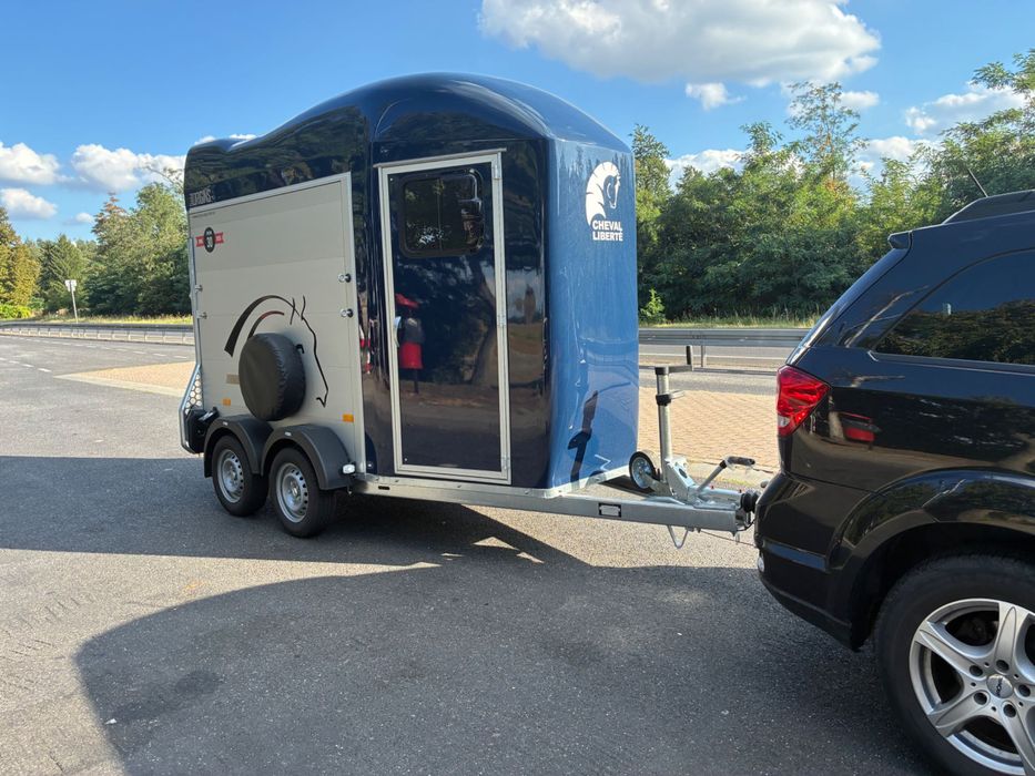 Przyczepa do przewozu koni - wynajem , wypożyczalnia przyczep do koni