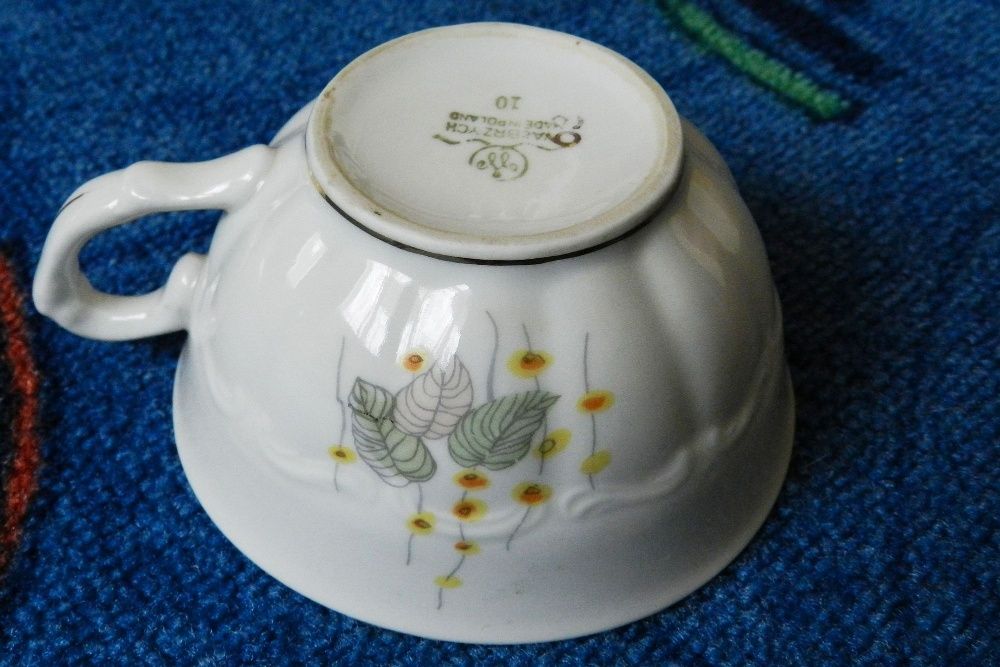 Kolekcjonerski komplet porcelana Wałbrzych, filiżanki dzbanek mlecznik