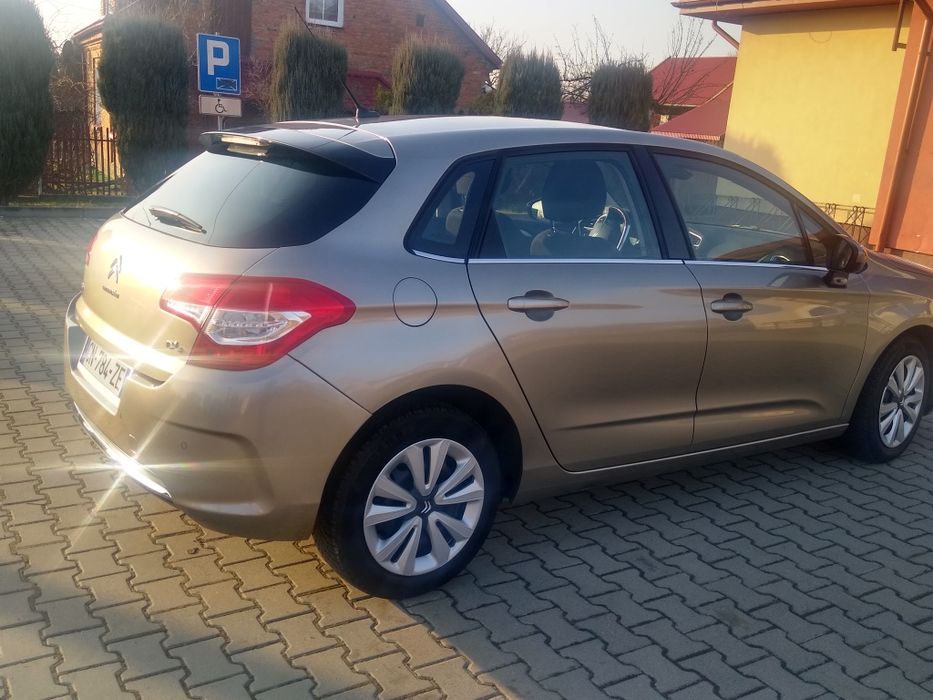 Citroen C4 bezwypadkowy . Ekonomiczny silnik. Skrzynia sześciobiegowa.