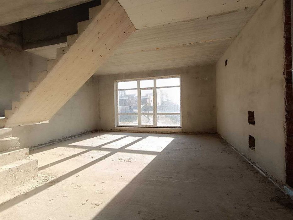 Продаж 2 поверхового таунхауса з ділянкою, 127м2, 4 кімнати.