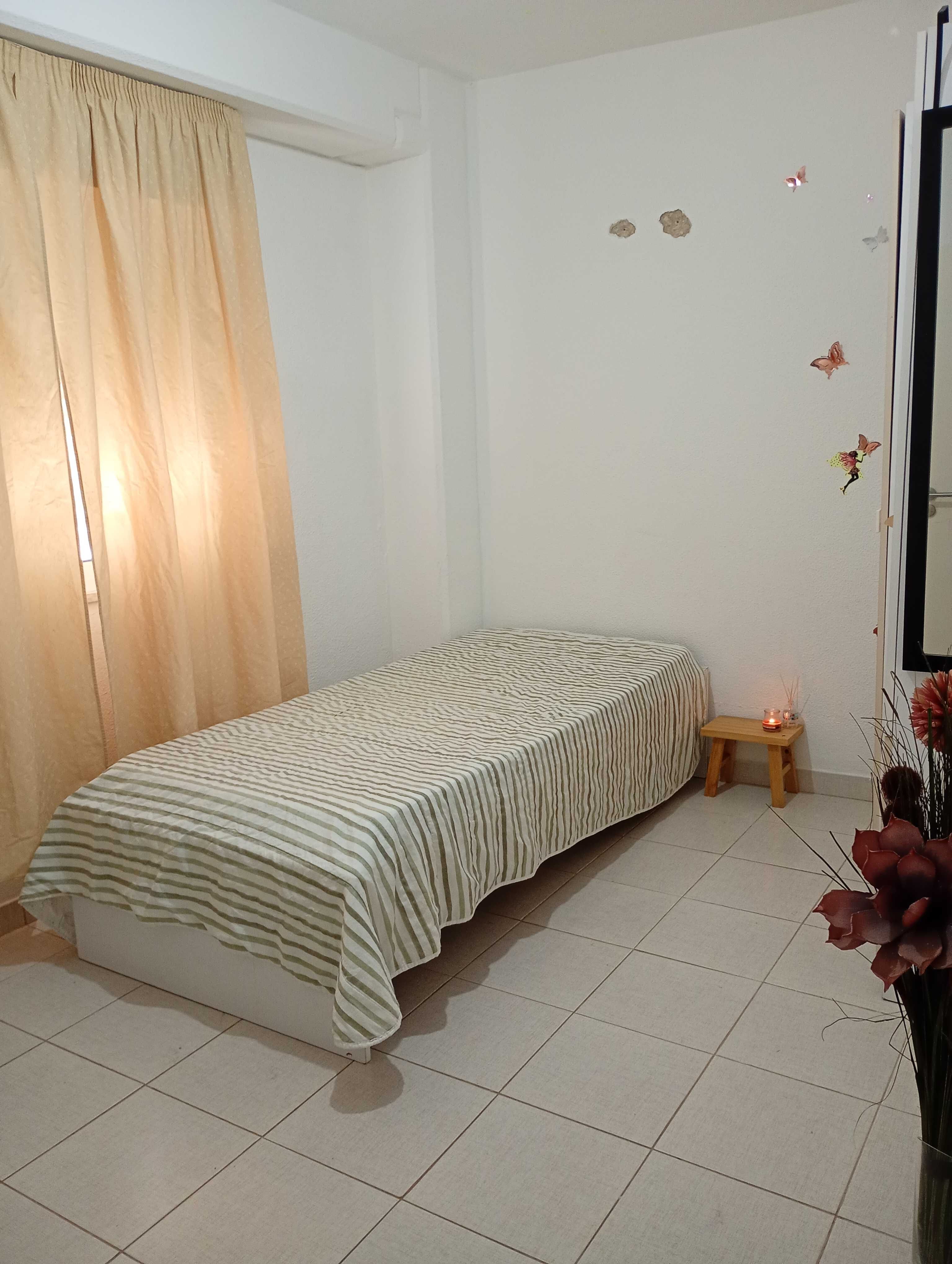 Quarto alugar moita