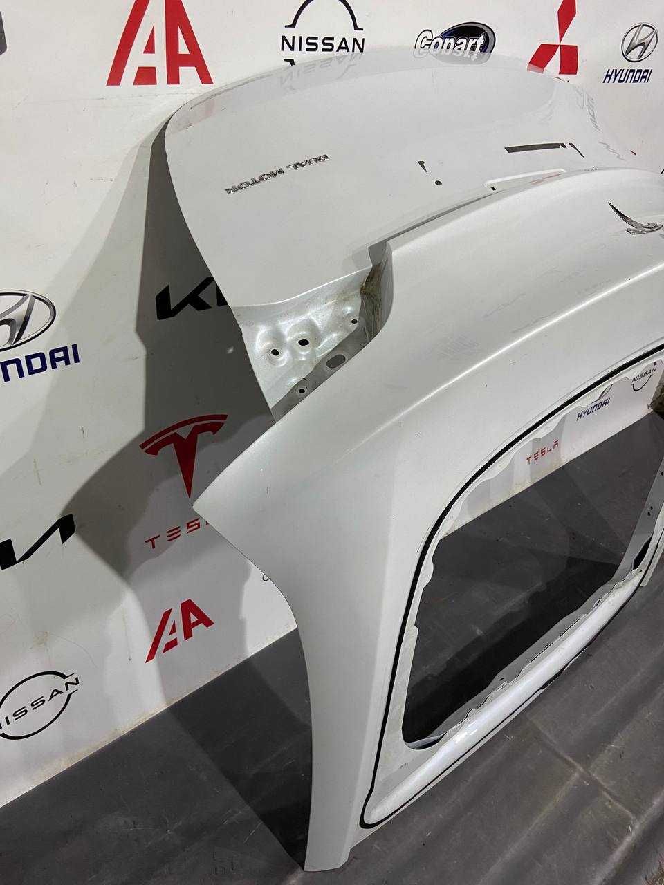Кришка багажника Ляда Tesla Model Y 1493410-EC-A оригінал б/в