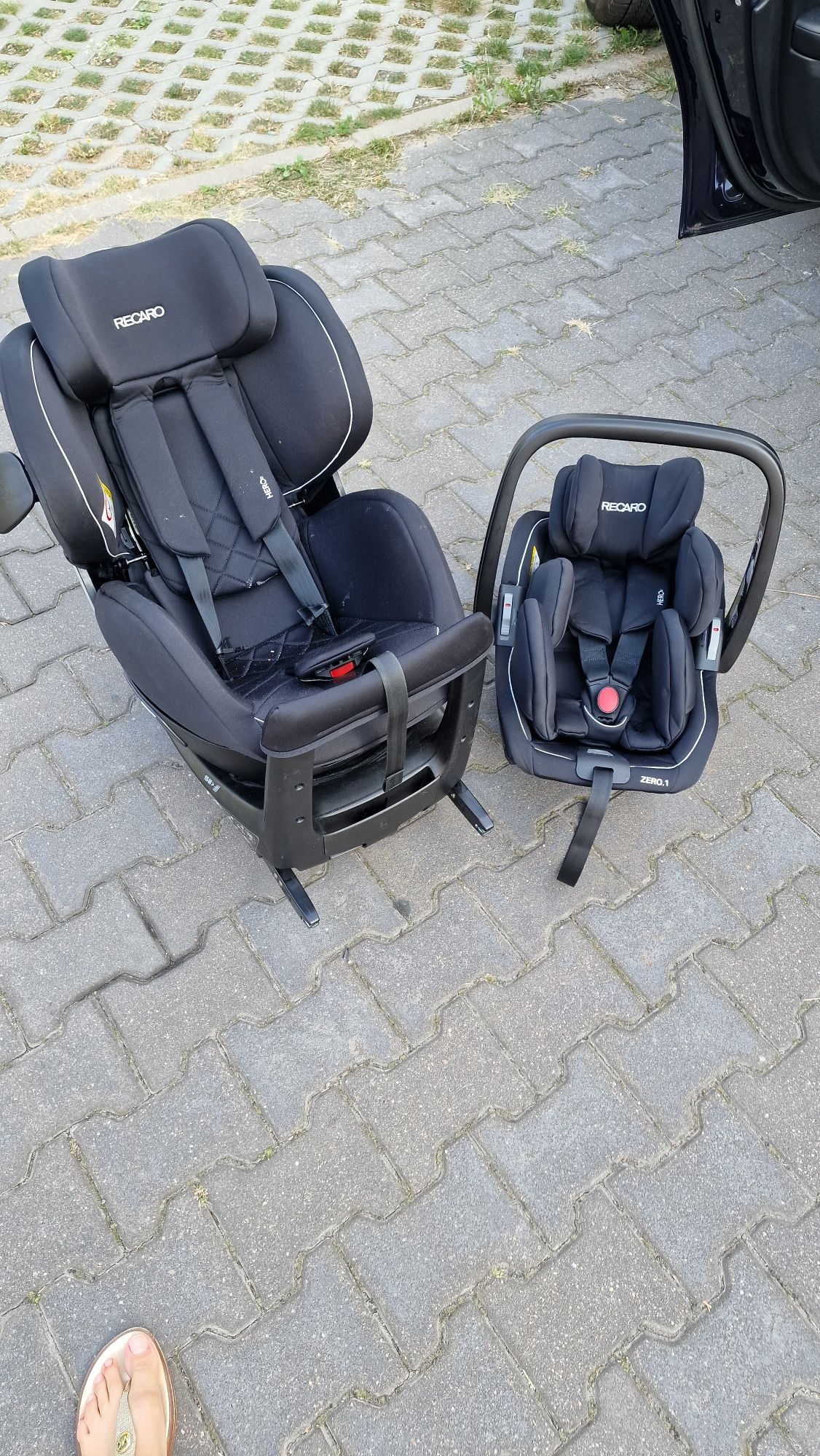 Recaro zero. 1 elite fotelik obrotowy +nosidełko czarny
RECARO Zero.1