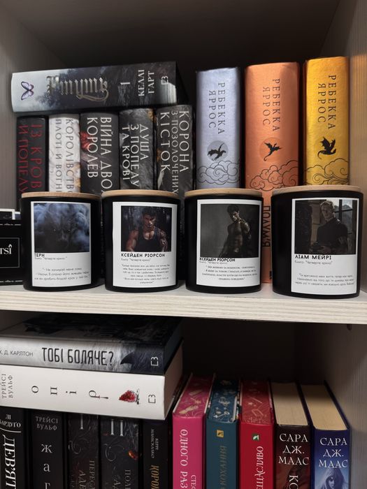 Свічки з книжковими чоловіками / свічка для книголюба