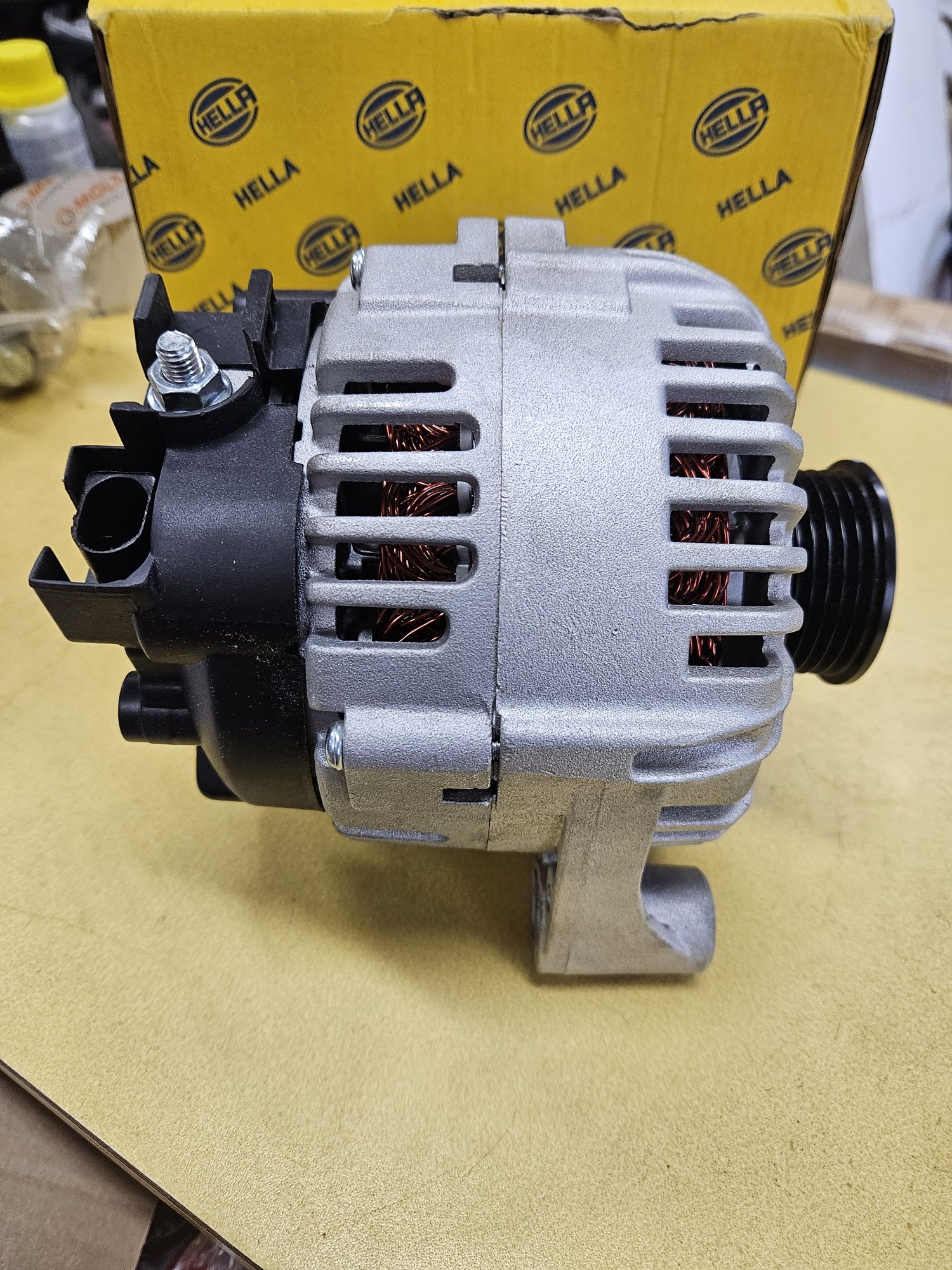 BMW e90 E87 2.0 3.0 D nowy alternator 150A Hella  8EL012.429-291