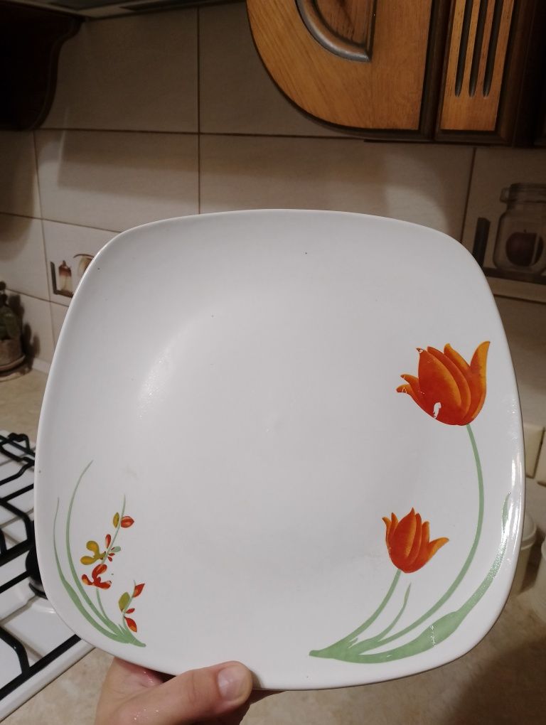 Продам дві великі тарілки
