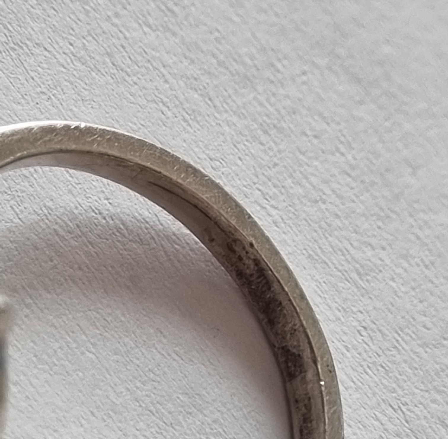 Pierścionek srebrny z cyrkonią i serduszkiem srebro 925